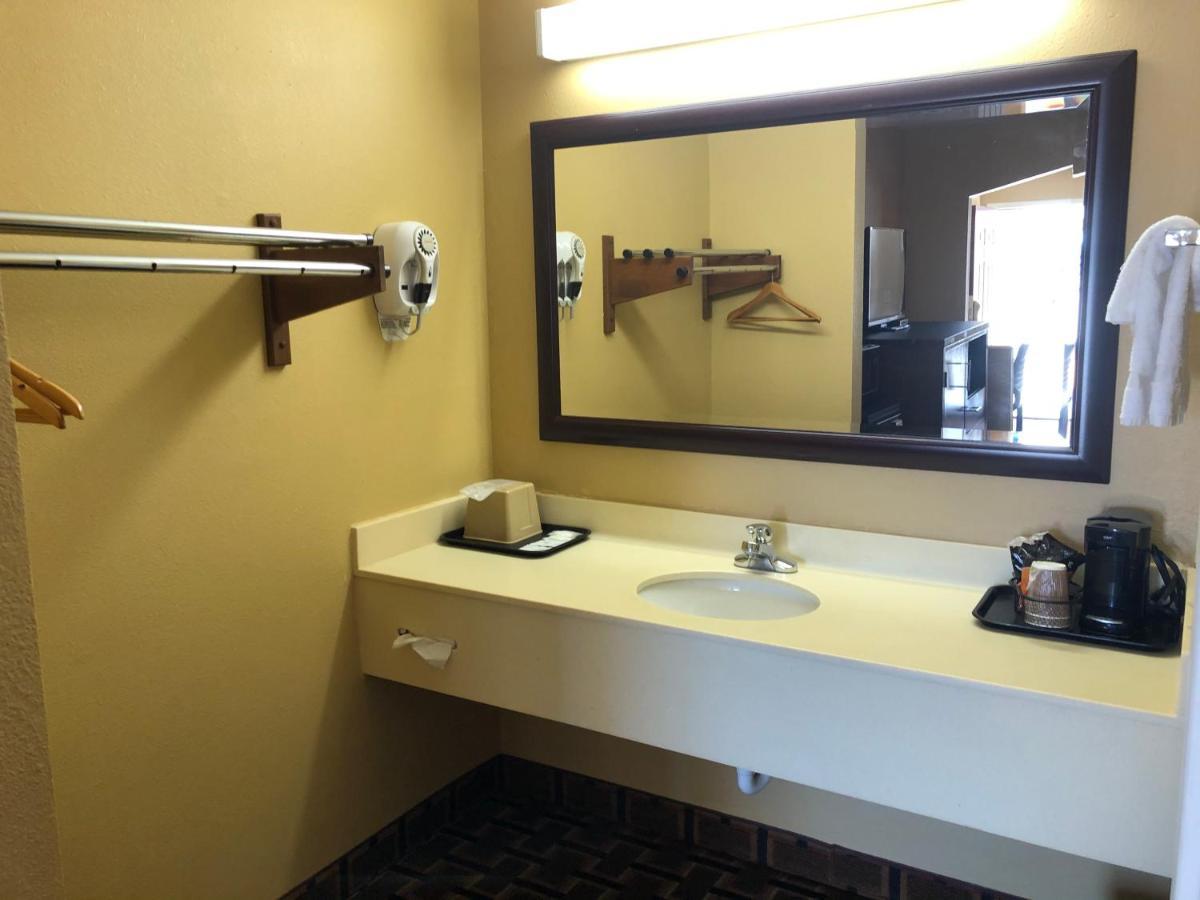La Grange Executive Inn And Suites Ngoại thất bức ảnh
