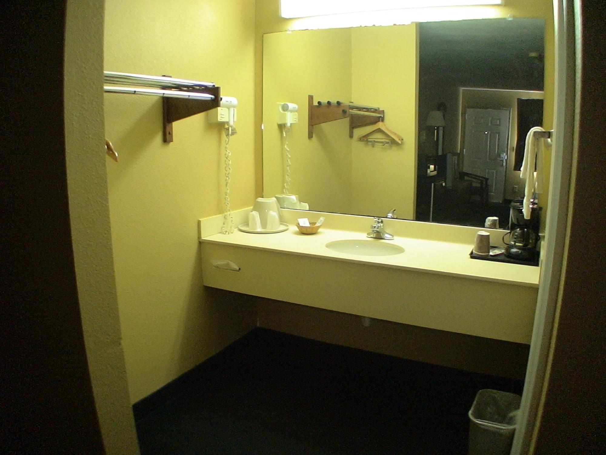 La Grange Executive Inn And Suites Ngoại thất bức ảnh