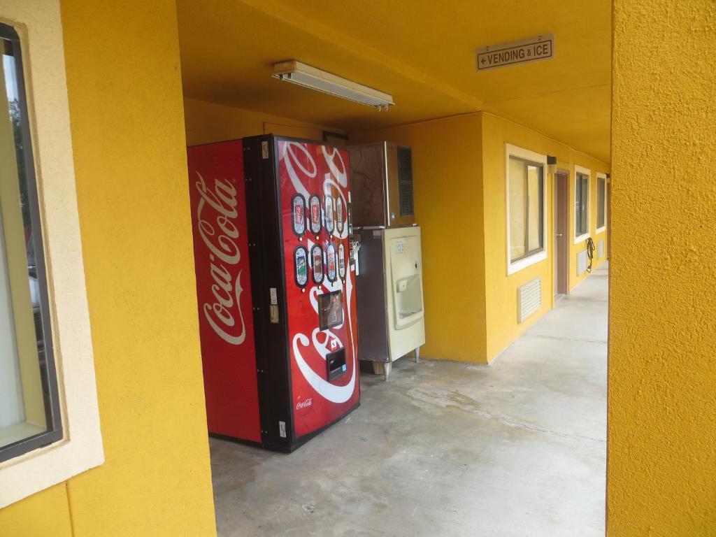 La Grange Executive Inn And Suites Ngoại thất bức ảnh
